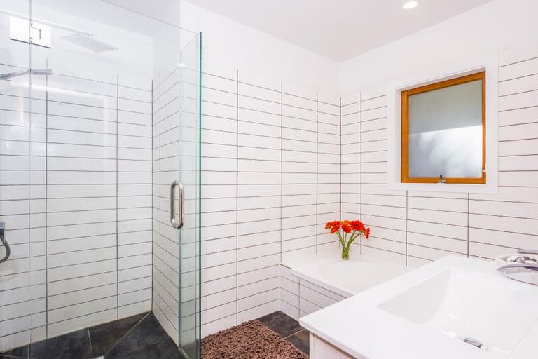 Photo of property in 43 Takahe Road, Titirangi, Auckland, 0604