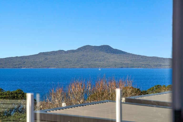 Photo of property in 99 Aberdeen Road, Castor Bay, Auckland, 0620