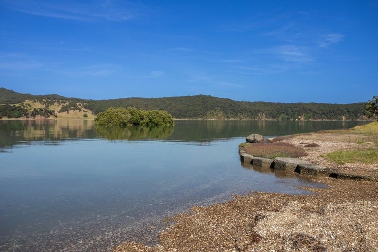 Photo of property in 215 Kempthorne Road, Russell, 0272