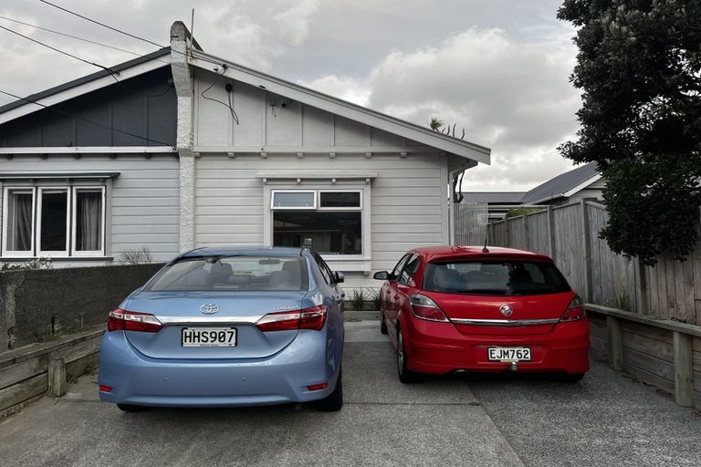 Photo of property in 201 Onepu Road, Lyall Bay, Wellington, 6022