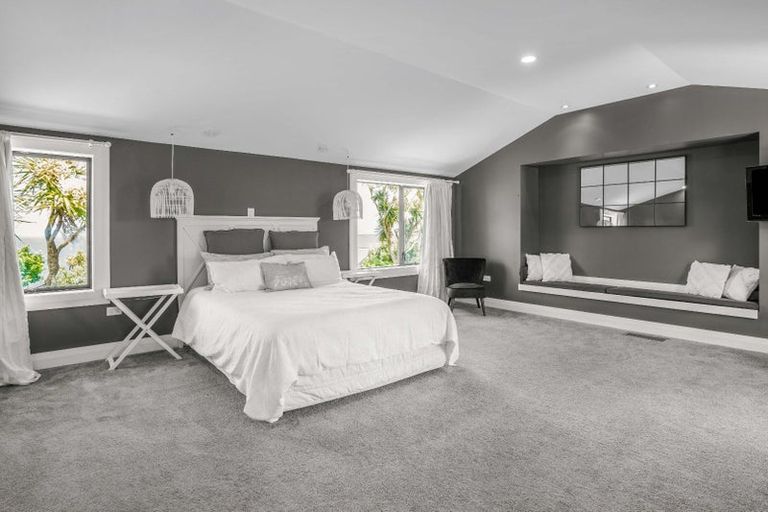 Photo of property in 33 Waitohu Road, York Bay, Lower Hutt, 5013