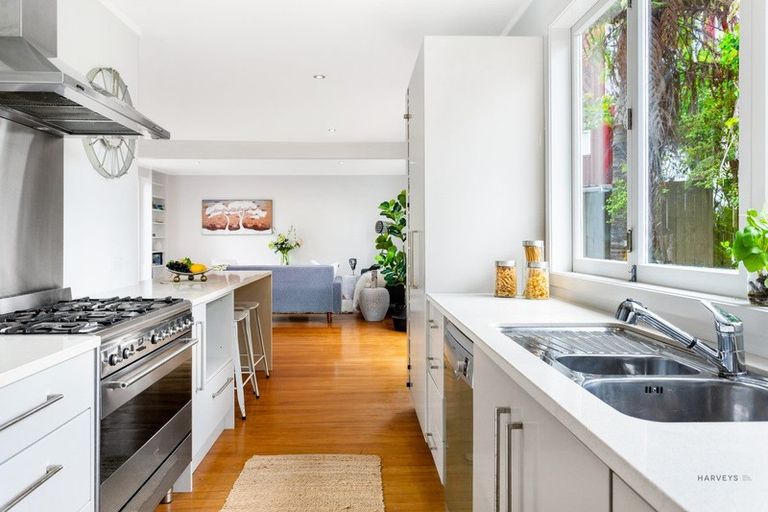 Photo of property in 342 Titirangi Road, Titirangi, Auckland, 0604