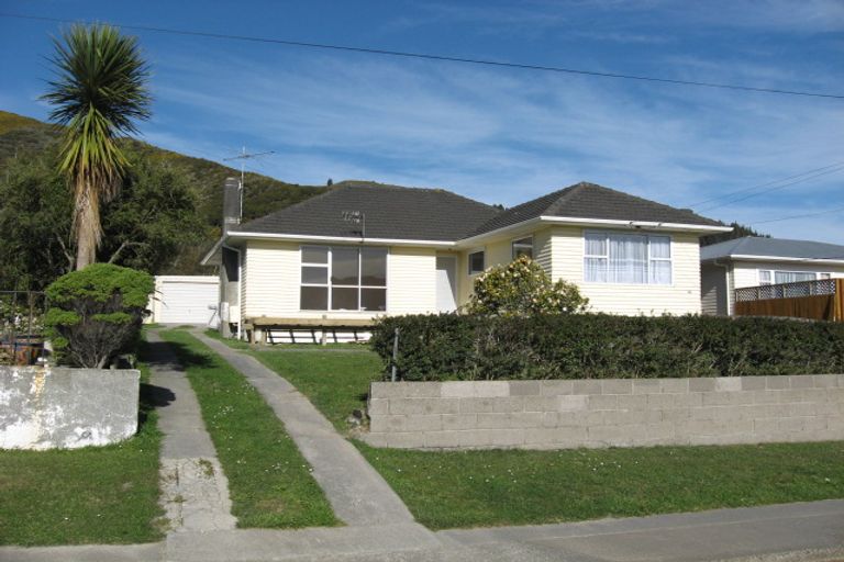 Photo of property in 38 Ruthven Road, Wainuiomata, Lower Hutt, 5014