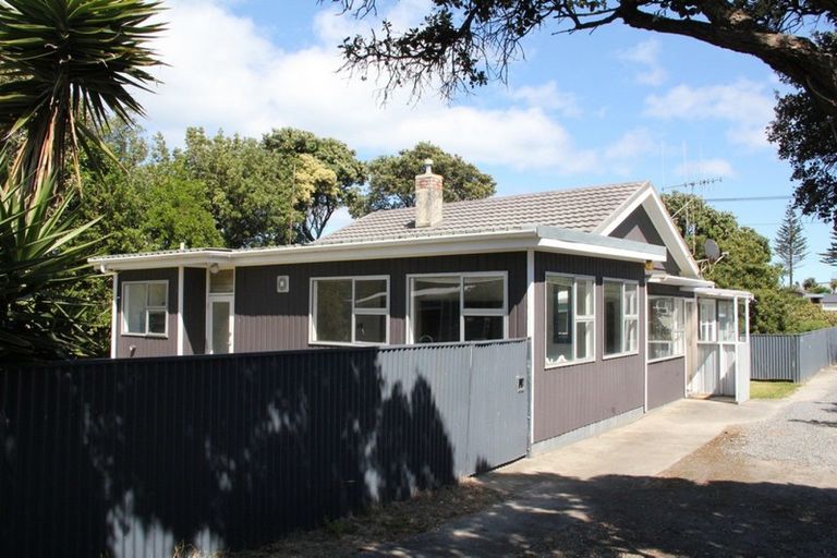 Photo of property in 82 Moana Street, Otaki Beach, Otaki, 5512