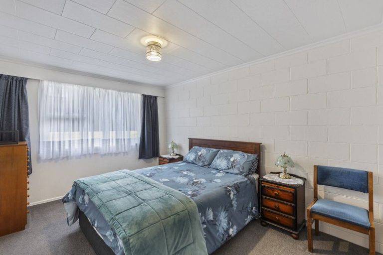 Photo of property in 6 Fairview Place, Westown, New Plymouth, 4310