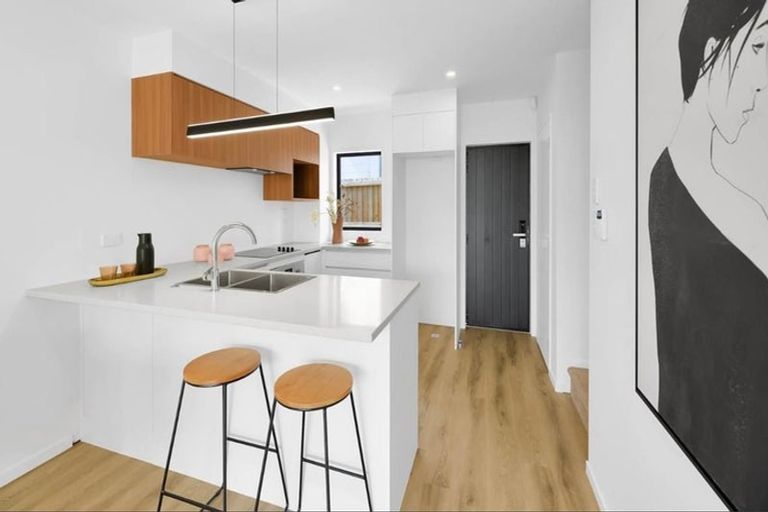 Photo of property in 5/9 Flanshaw Road, Te Atatu South, Auckland, 0610