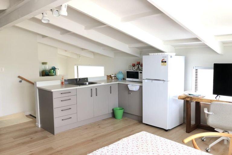 Photo of property in 32 Hobson Road, Lucas Heights, Auckland, 0632