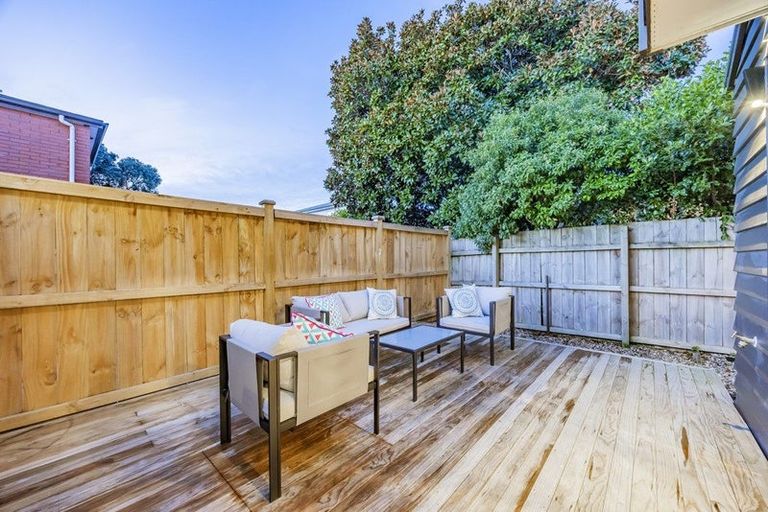 Photo of property in 3c Dawnhaven Drive, Te Atatu Peninsula, Auckland, 0610