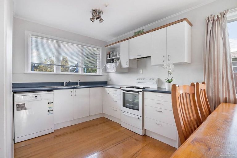 Photo of property in 62 Megan Avenue, Pakuranga Heights, Auckland, 2010