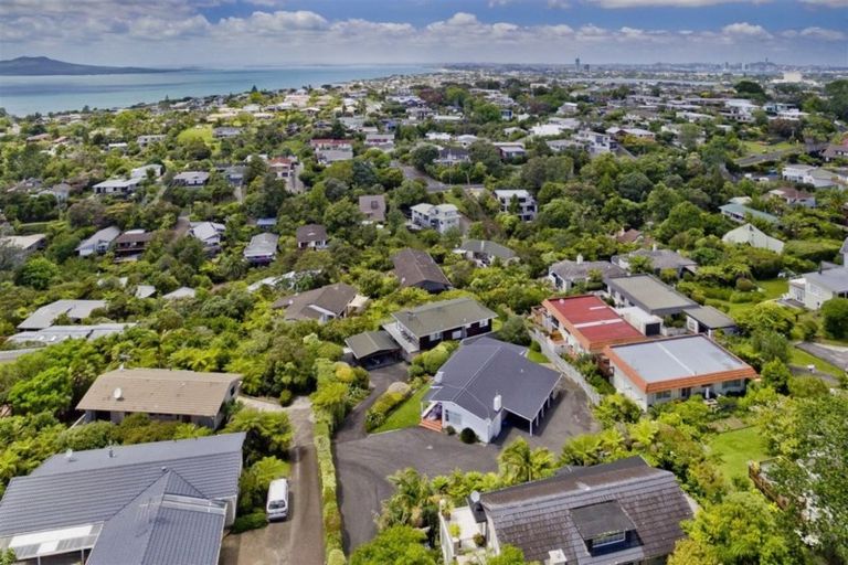 Photo of property in 1/35 Aberdeen Road, Castor Bay, Auckland, 0620