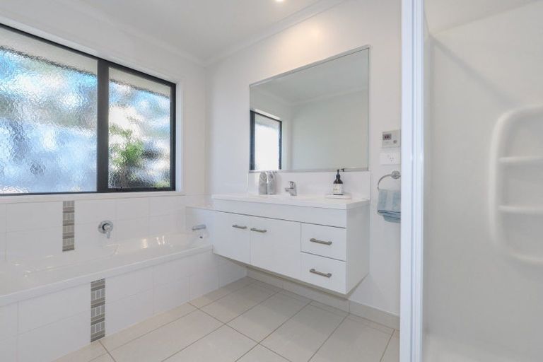 Photo of property in 164 Doncaster Drive, Papamoa Beach, Papamoa, 3118