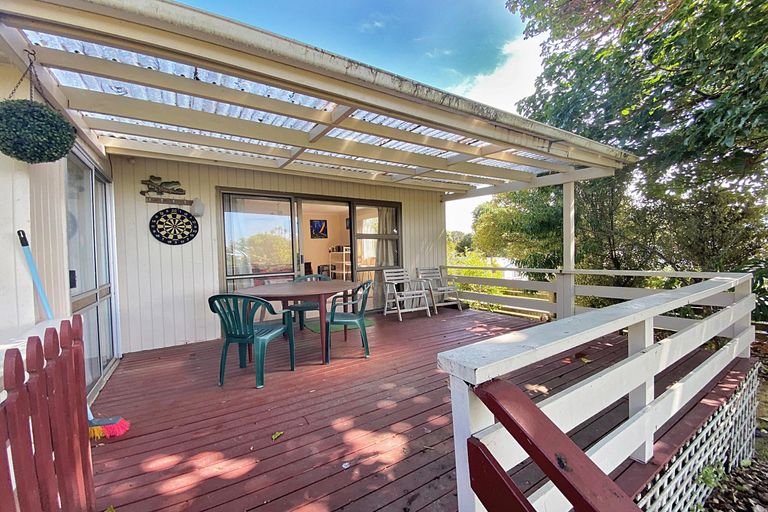 Photo of property in 9 Hauraki Road, Leigh, 0985