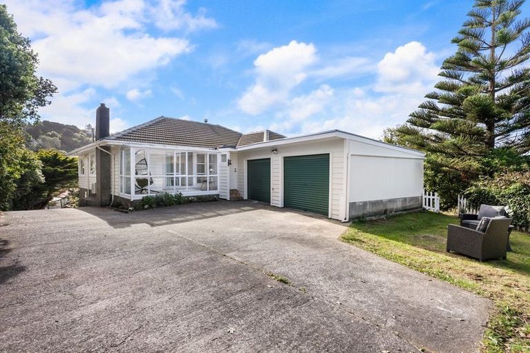 Photo of property in 30 Bassett Road, Johnsonville, Wellington, 6037