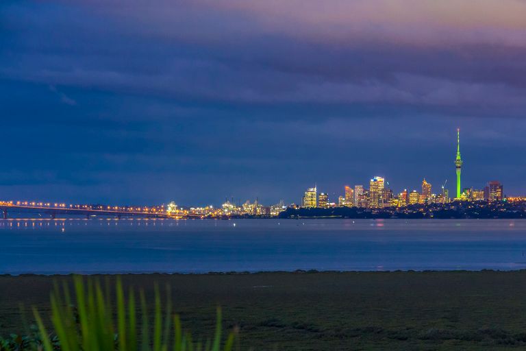 Photo of property in 189 West Harbour Drive, West Harbour, Auckland, 0618