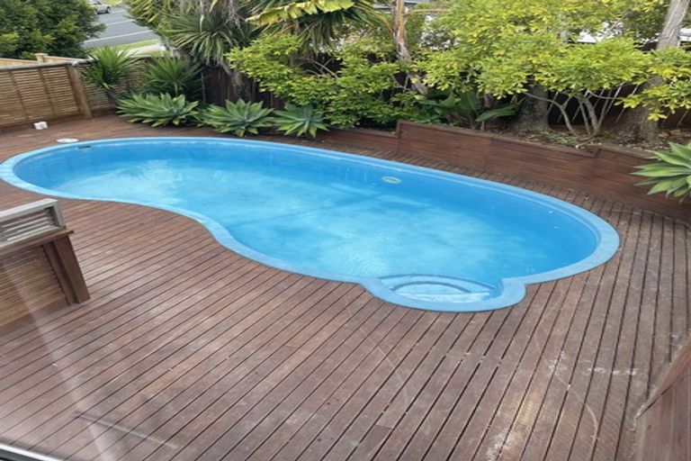 Photo of property in 1 John Downs Drive, Browns Bay, Auckland, 0630