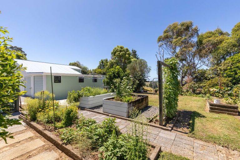 Photo of property in 529 South Road, Omata, New Plymouth, 4374