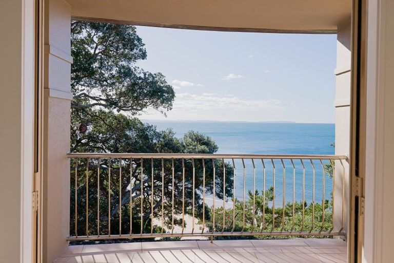 Photo of property in 2/6 Saint Leonards Road, Hauraki, Auckland, 0622