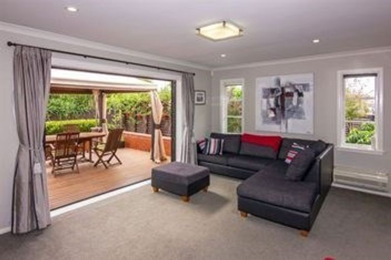 Photo of property in 2 Springbank Street, Bryndwr, Christchurch, 8053