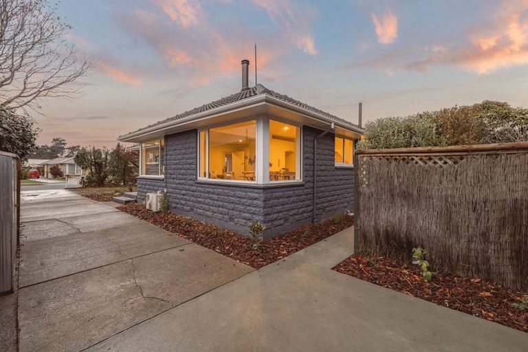Photo of property in 19 Eglinton Street, Avondale, Christchurch, 8061
