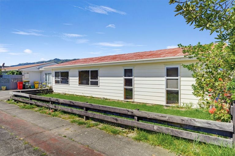 Photo of property in 34a Kanawa Street, Waikanae, 5036