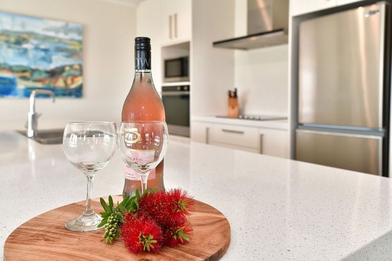 Photo of property in 1333 Whangaparaoa Road, Army Bay, Whangaparaoa, 0930