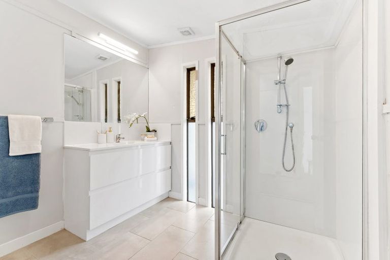 Photo of property in 19 Tindalls Bay Road, Tindalls Beach, Whangaparaoa, 0930