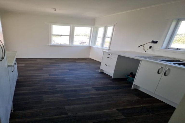 Photo of property in 34 Tiroroa Avenue, Te Atatu South, Auckland, 0610