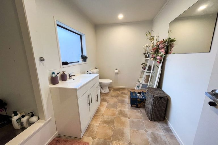 Photo of property in 12a Prince Regent Drive, Half Moon Bay, Auckland, 2012