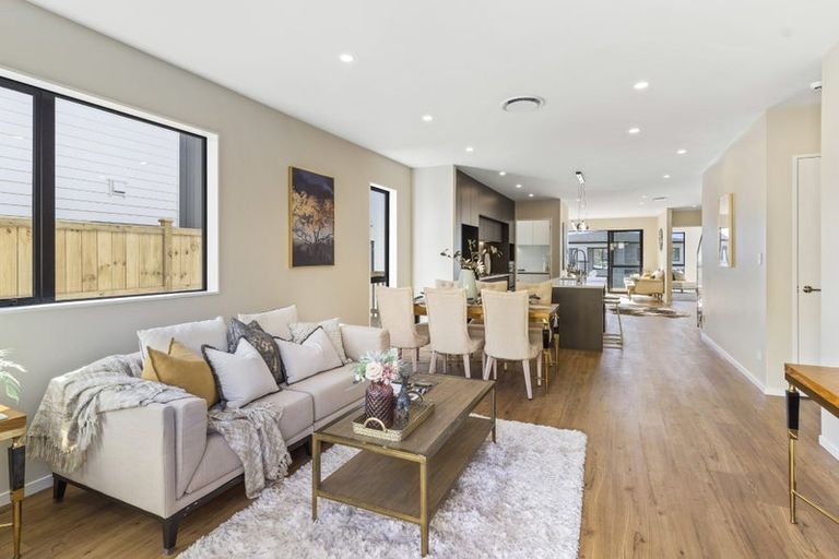 Photo of property in 32 Grand Ridge Avenue, Flat Bush, Auckland, 2019