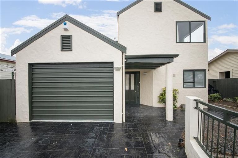 Photo of property in 32 Stewart Crescent, Hokowhitu, Palmerston North, 4410