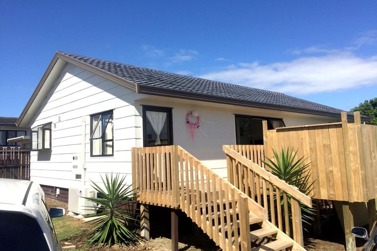 Photo of property in 2/10 Kimdale Place, Totara Heights, Auckland, 2105