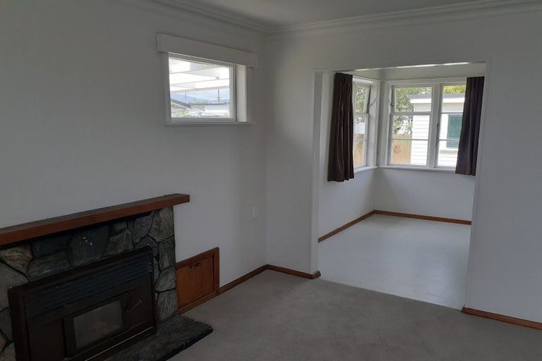Photo of property in 15 Mako Mako Road, Levin, 5510