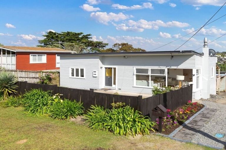 Photo of property in 1/35 Arran Road, Browns Bay, Auckland, 0630