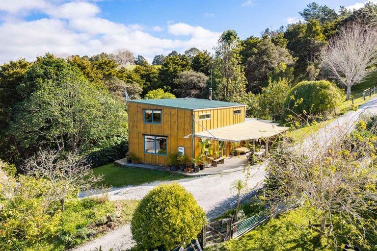 Photo of property in 330 Franklin Road, Paparoa, 0571