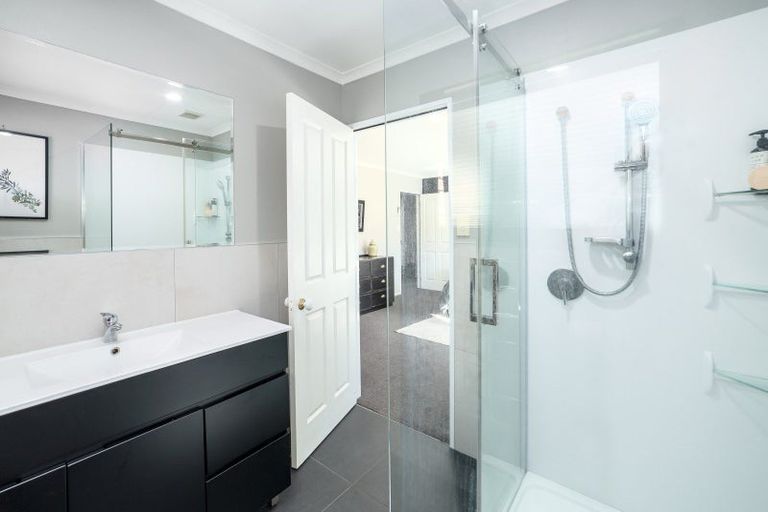 Photo of property in 1 Farley Avenue, Greytown, 5712