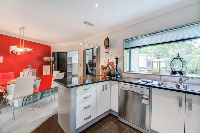 Photo of property in 160 Hutchinson Avenue, New Lynn, Auckland, 0600