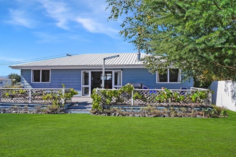 Photo of property in 22 Totara Drive, Twizel, 7901