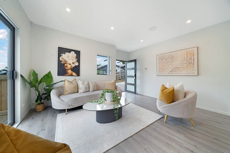 Photo of property in 8/105 Hobsonville Road, West Harbour, Auckland, 0618