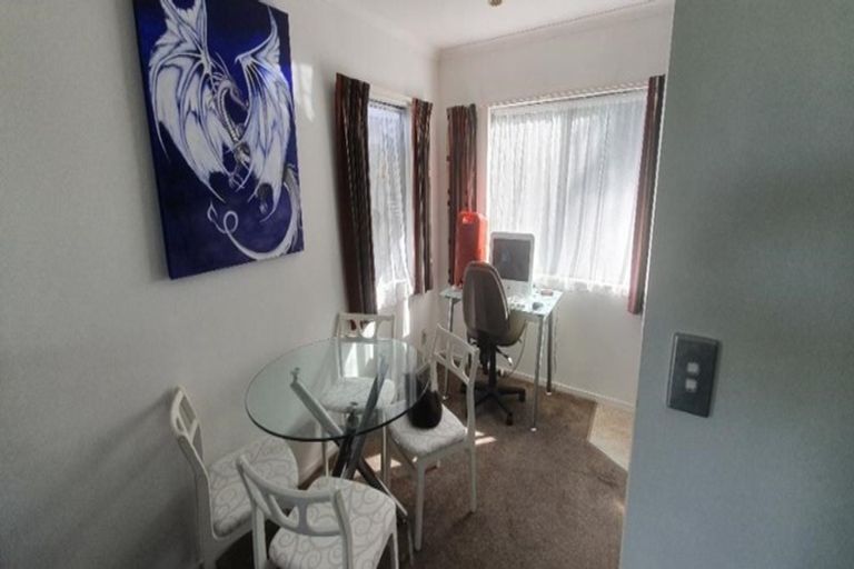 Photo of property in 2/9 Jay Court, Botany Downs, Auckland, 2010