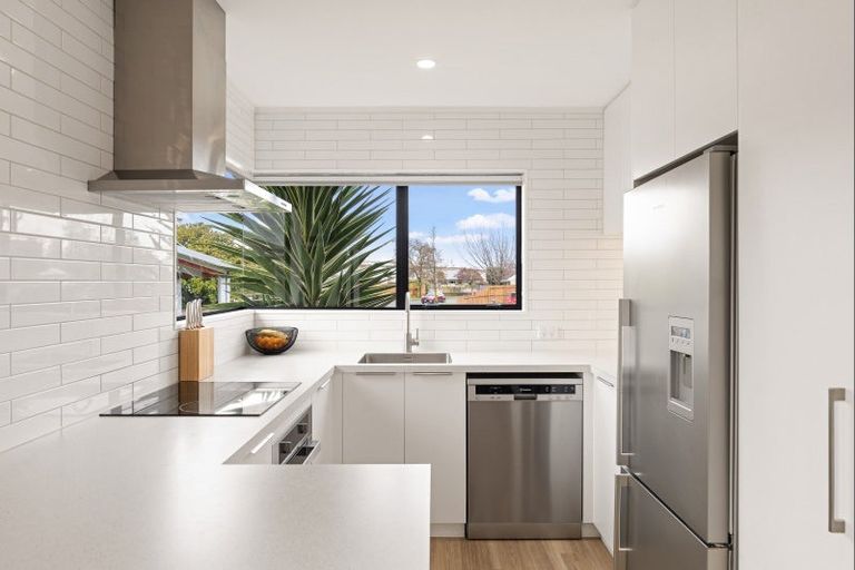 Photo of property in 100 Hillcrest Drive, Kelvin Grove, Palmerston North, 4414