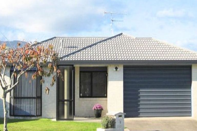 Photo of property in 12 Renata Road, Otaki, 5512