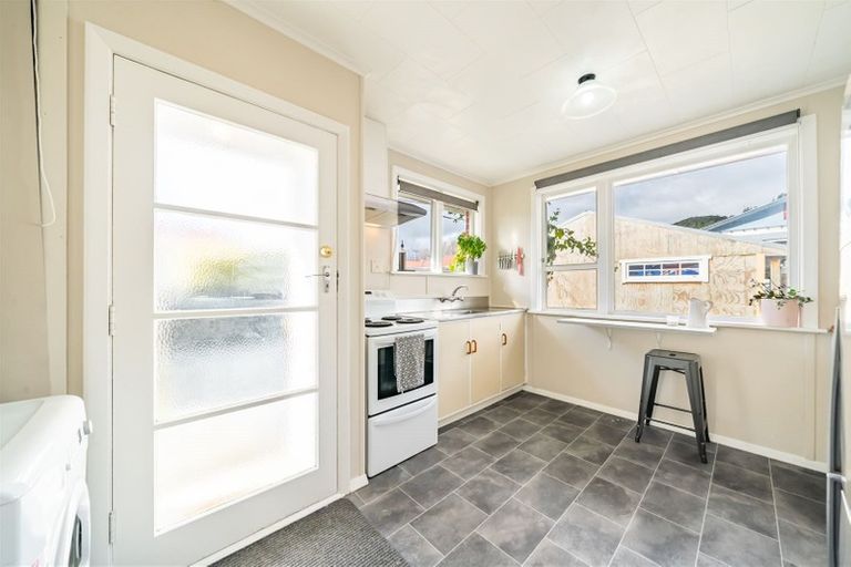 Photo of property in 2/68a Seddon Street, Wallaceville, Upper Hutt, 5018