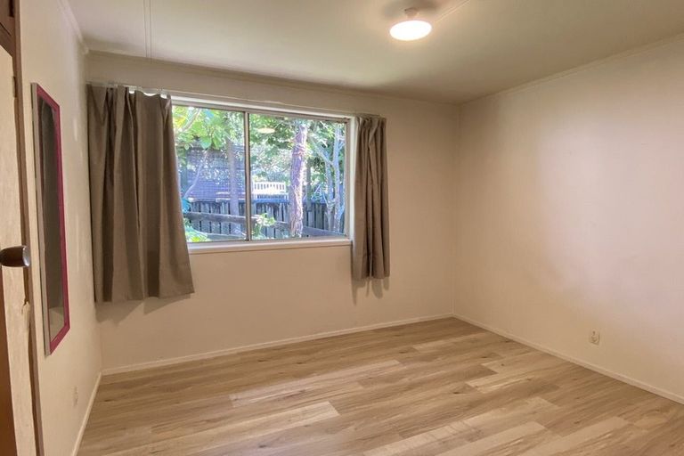 Photo of property in 22 Korotaha Terrace, Rothesay Bay, Auckland, 0630