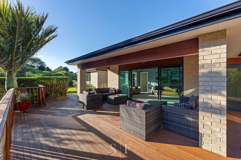 Photo of property in 22 Fairway Oaks Drive, Waikanae Beach, Waikanae, 5036