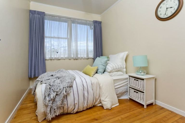 Photo of property in 1/91 Bond Crescent, Forrest Hill, Auckland, 0620