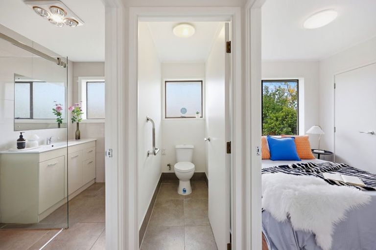 Photo of property in 2/39 Rapallo Place, Farm Cove, Auckland, 2012