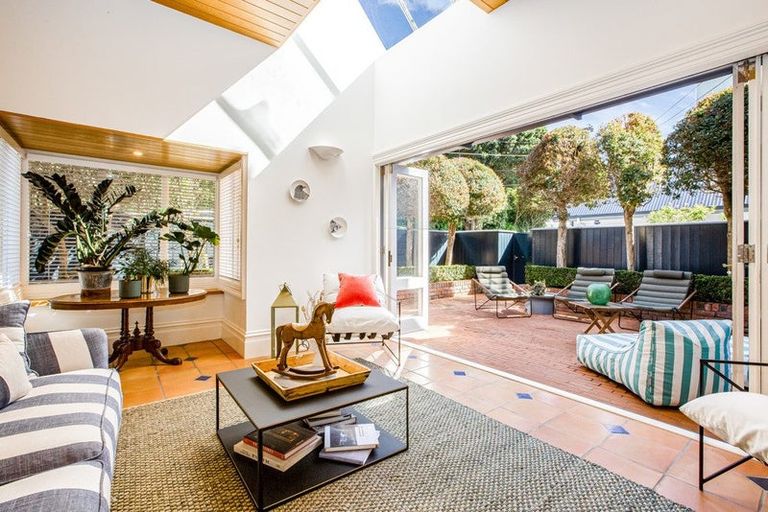 Photo of property in 13 Talavera Terrace, Kelburn, Wellington, 6012