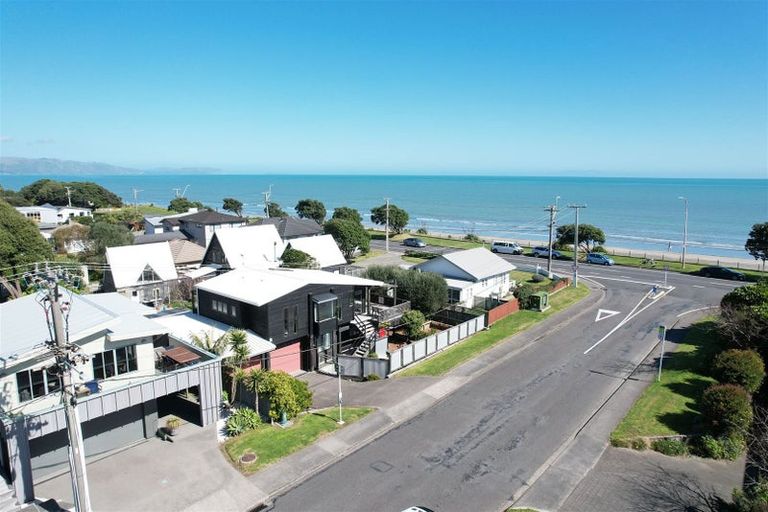Photo of property in 2 Tahi Road, Paraparaumu Beach, Paraparaumu, 5032