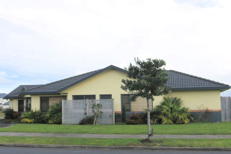 Photo of property in 25 Macnean Drive, East Tamaki Heights, Auckland, 2016