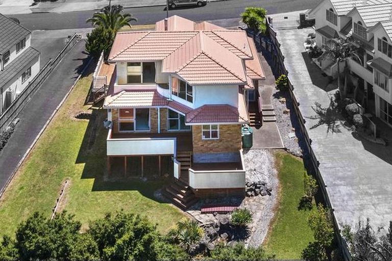 Photo of property in 53 Ribbonwood Crescent, Goodwood Heights, Auckland, 2105